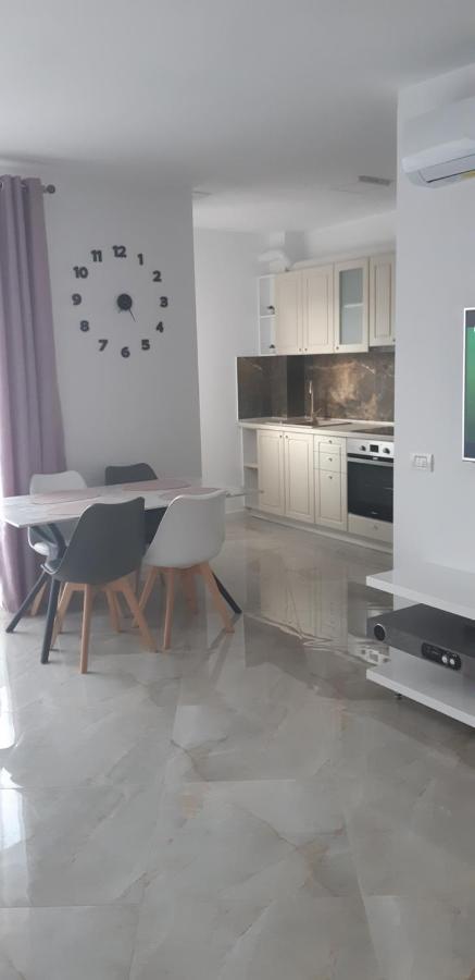 Aqua West Apartment Free Parking- Self Check-In Oradea Zewnętrze zdjęcie