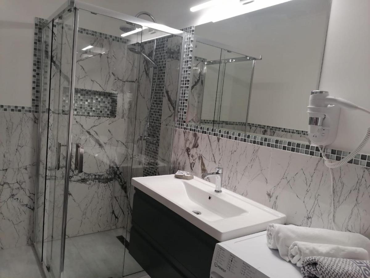 Aqua West Apartment Free Parking- Self Check-In Oradea Zewnętrze zdjęcie